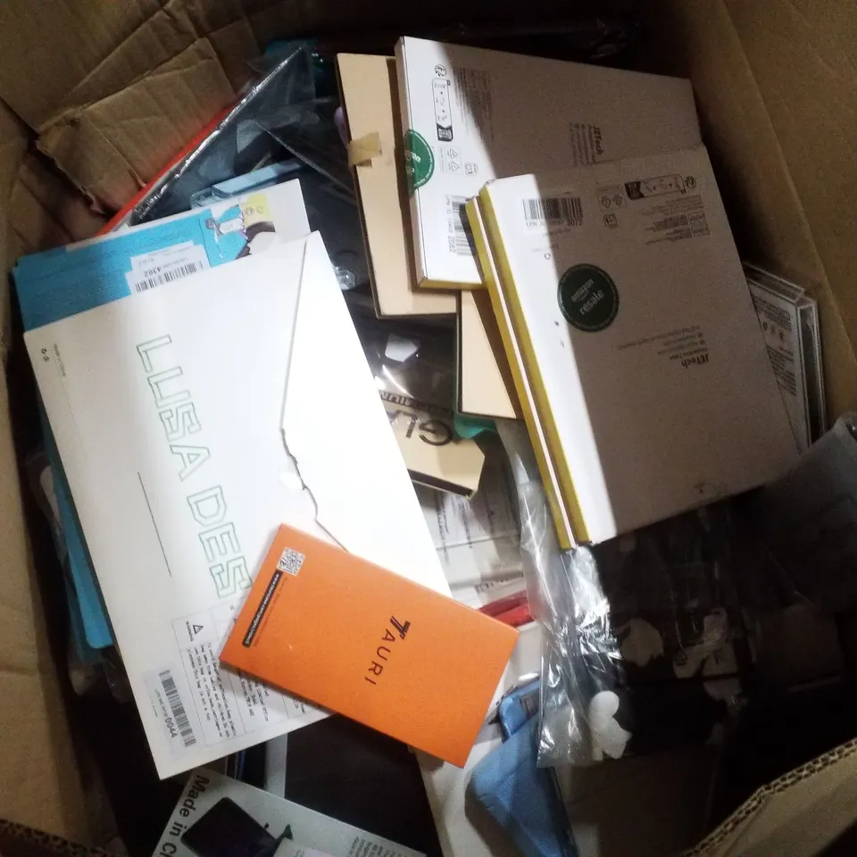 PALLET CONTAINING ASSORTED TABLET & PHONE CASES