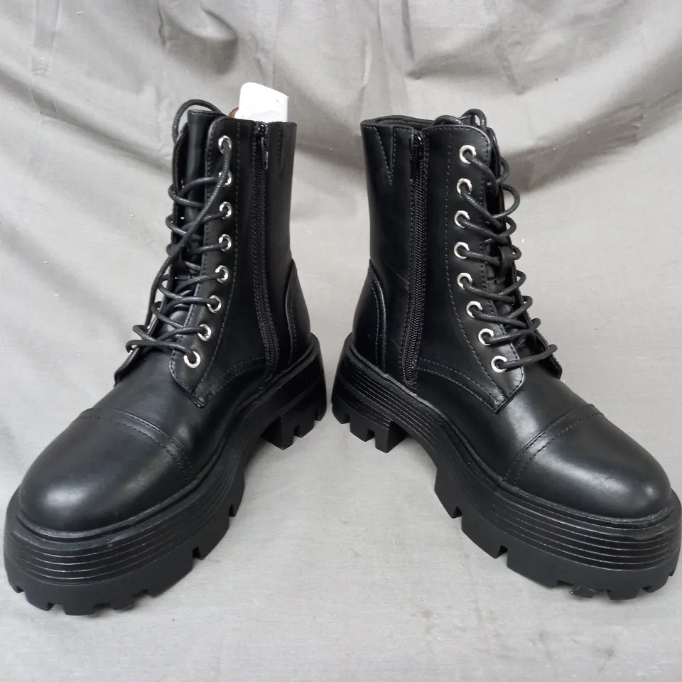 BOXED PAIR OF PRETTY LITTLE THING LACE UP CHUNKY SOLE HIKER BOOTS IN BLACK UK SIZE 3