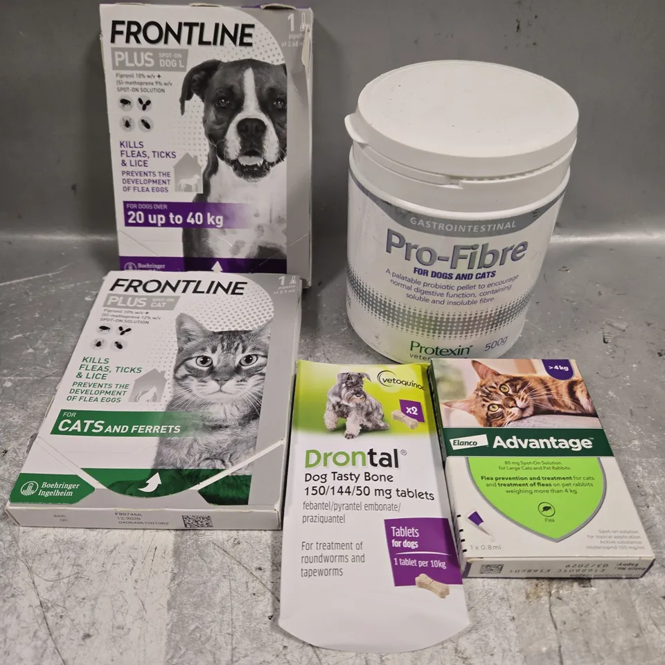 APPROXIMATELY 20 ASSORTED PET CARE PRODUCTS TO INCLUDE FRONTLINE, DRONTAL, PRO-FIBRE ETC - COLLECTION ONLY 