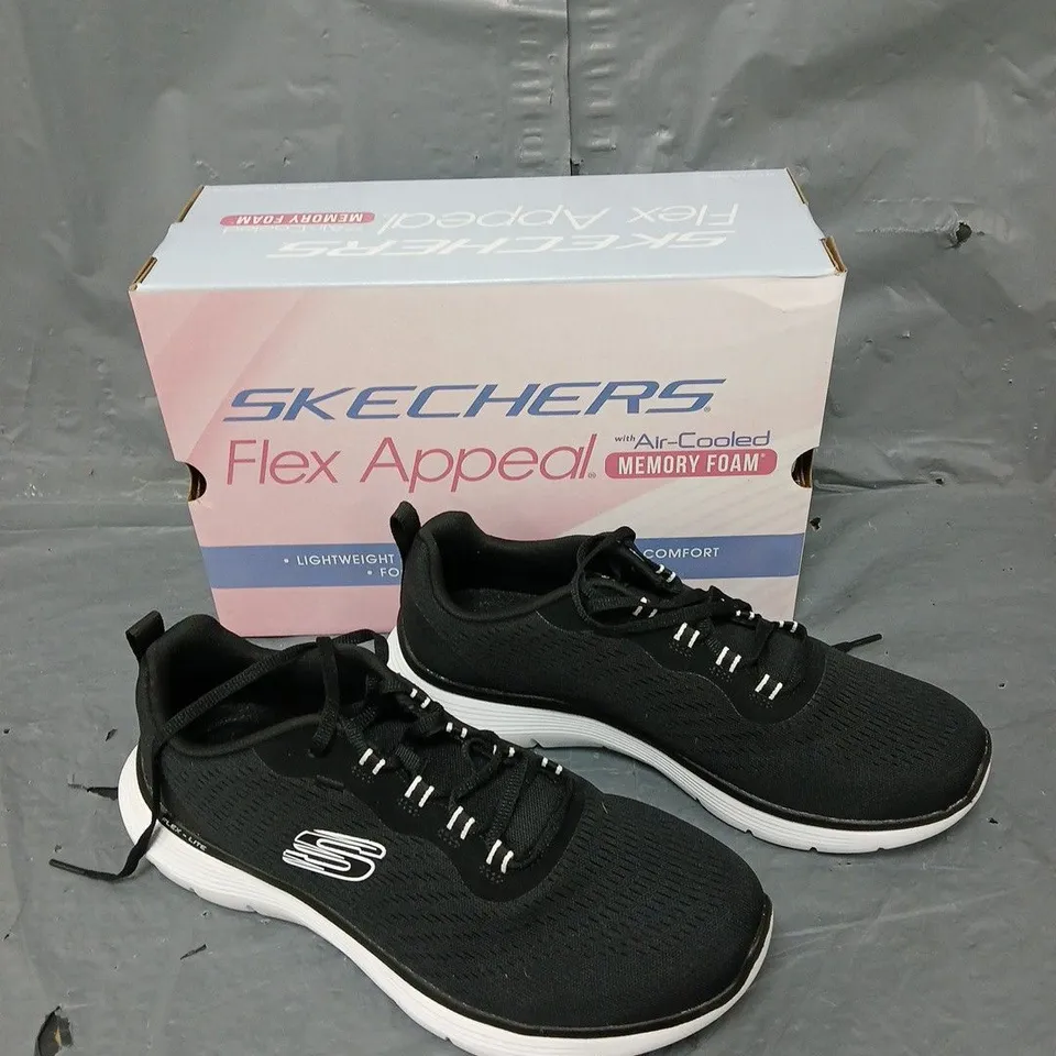 BOXED PAIR OF SKECHERS FLEX APPEAL LACE UP WOMENS TRAINERS UK 7