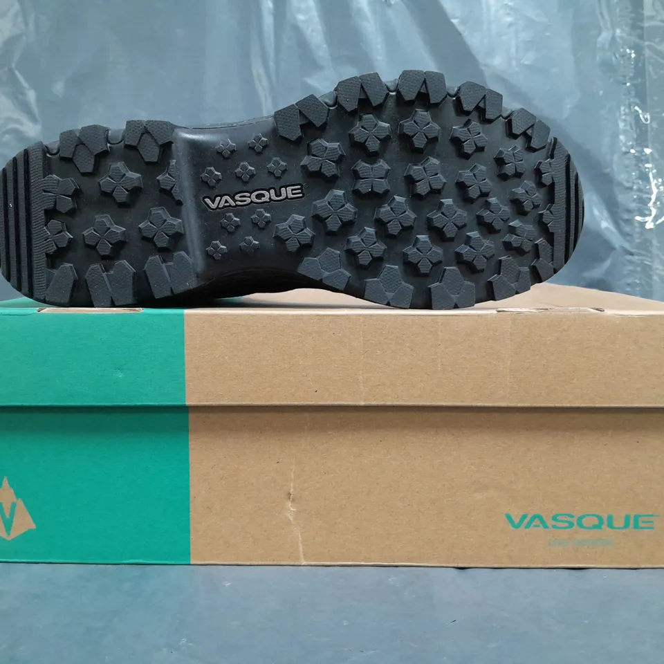 BOXED PAIR OF VASQUE BREEZE WATERPROOF WALKING BOOTS IN BLACK UK SIZE 8