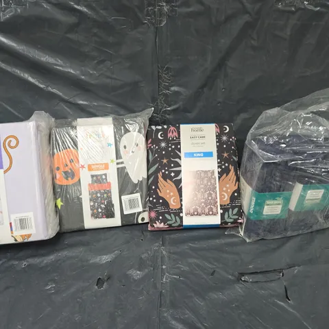 BOX OF APPROXIMATELY 12 ASSORTED BEDDING & SOFT FABRICS ITEMS TO INCLUDE - DUVET SET - FITTED SHEET ETC. 