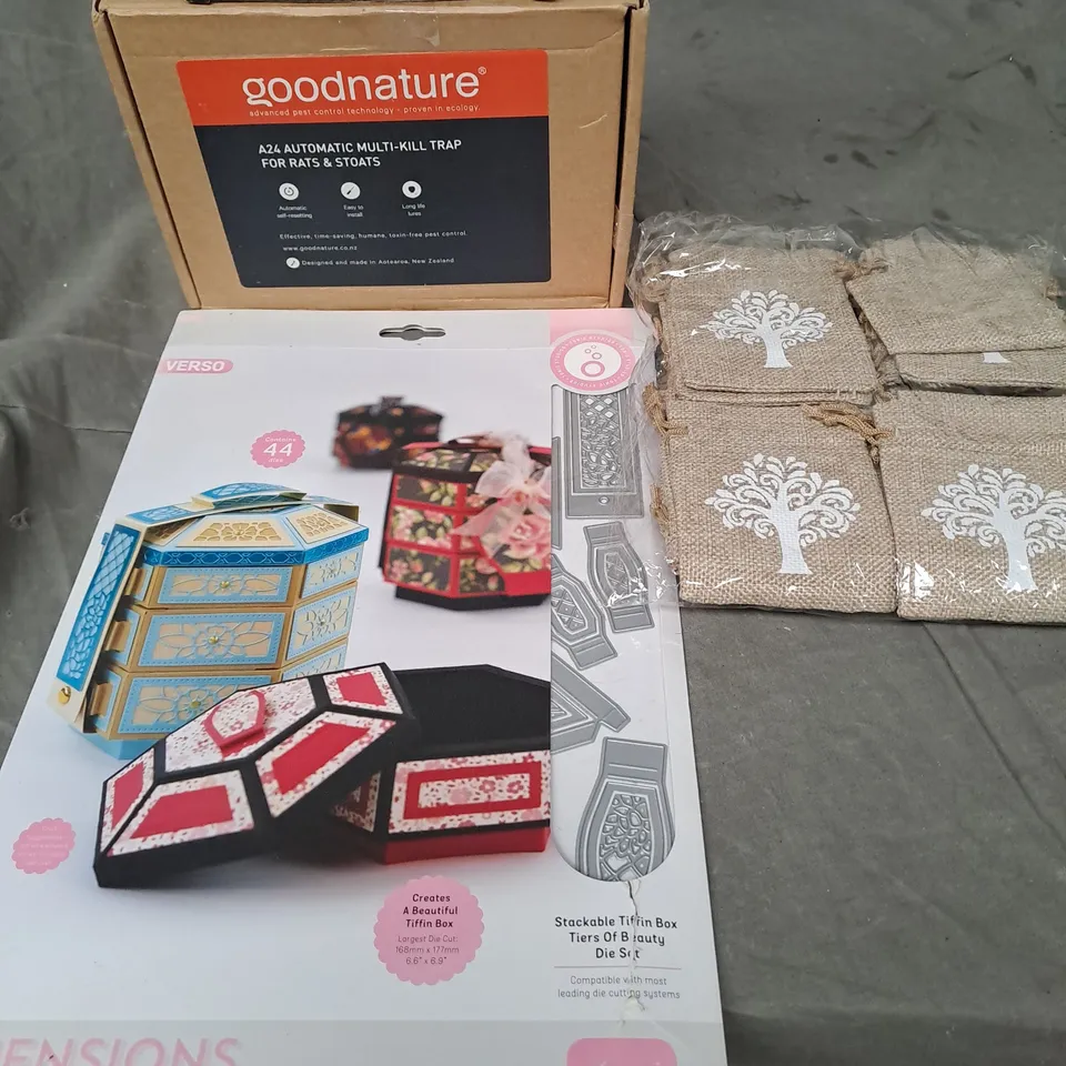 APPROXIMATELY 20 ASSORTED HOUSEHOLD PRODUCTS TO INCLUDE RAT TRAP, HALOGEN SPOT LIGHT AND SMALL FABRIC BAGS