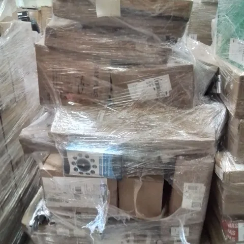 PALLET CONTAINING VARIOUS ASSORTED BOXED ITEMS TO INCLUDE: SUBMERSIBLE PUMPS, HYDRAULIC JACK, SPRAY GUN, VACUUM CLEANER AND LOTS MORE UNMARKED BOXED ITEMS