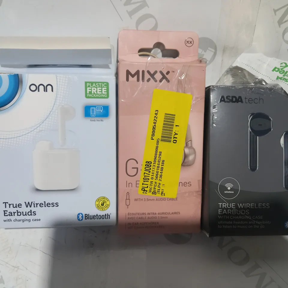 LOT OF APPROXIMATELY 20 ASSORTED HOUSEHOLD ITEMS TO INCLUDE ONN TRUE WIRELESS HEADPHONES, MIXX IN EAR HEADPHONES, ASDA TECH TRUE WIRELESS EARBUDS, ETC