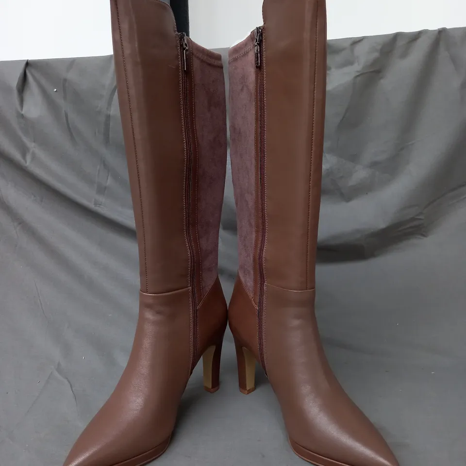 BOXED PAIR OF RUTH LANGSFORD KNEE-HIGH BOOTS IN TAUPE SIZE 5