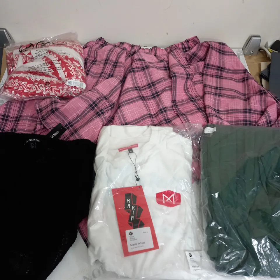 LARGE BOX OF ASSORTED CLOTHING ITEMS IN VARIOUS COLOURS AND SIZES INCLUDING TROUSERS , TOPS AND JUMPERS 