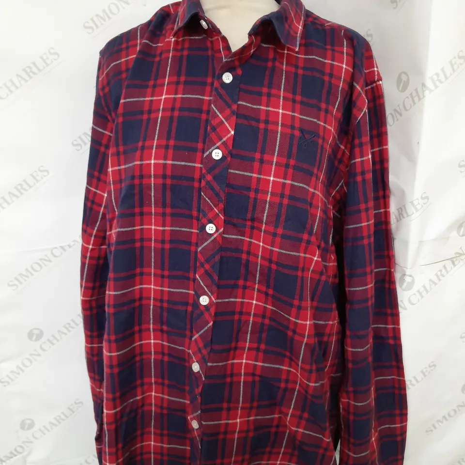 CREW CLOTHING CO.BUTTON UP SHIRT IN RED AND BLUE PLAID SIZE L