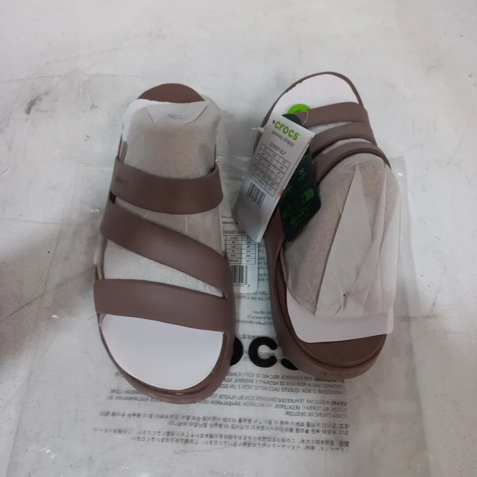 CROCS GETAWAY STRAPPY SANDALS – WOMEN'S, UK 6 (US 8)