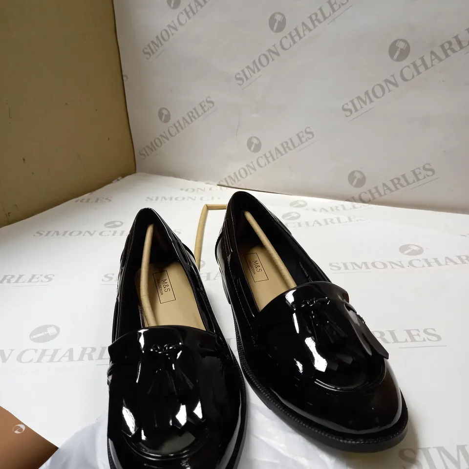 BLACK WIDE FIT BLOCK HEEL FLATS- SIZE: 6