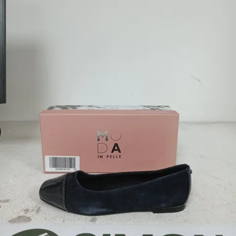MODA IN PELLE NAVY SUEDE FLATS WITH PATENT TOE – WOMEN'S SHOES EU SIZE 40