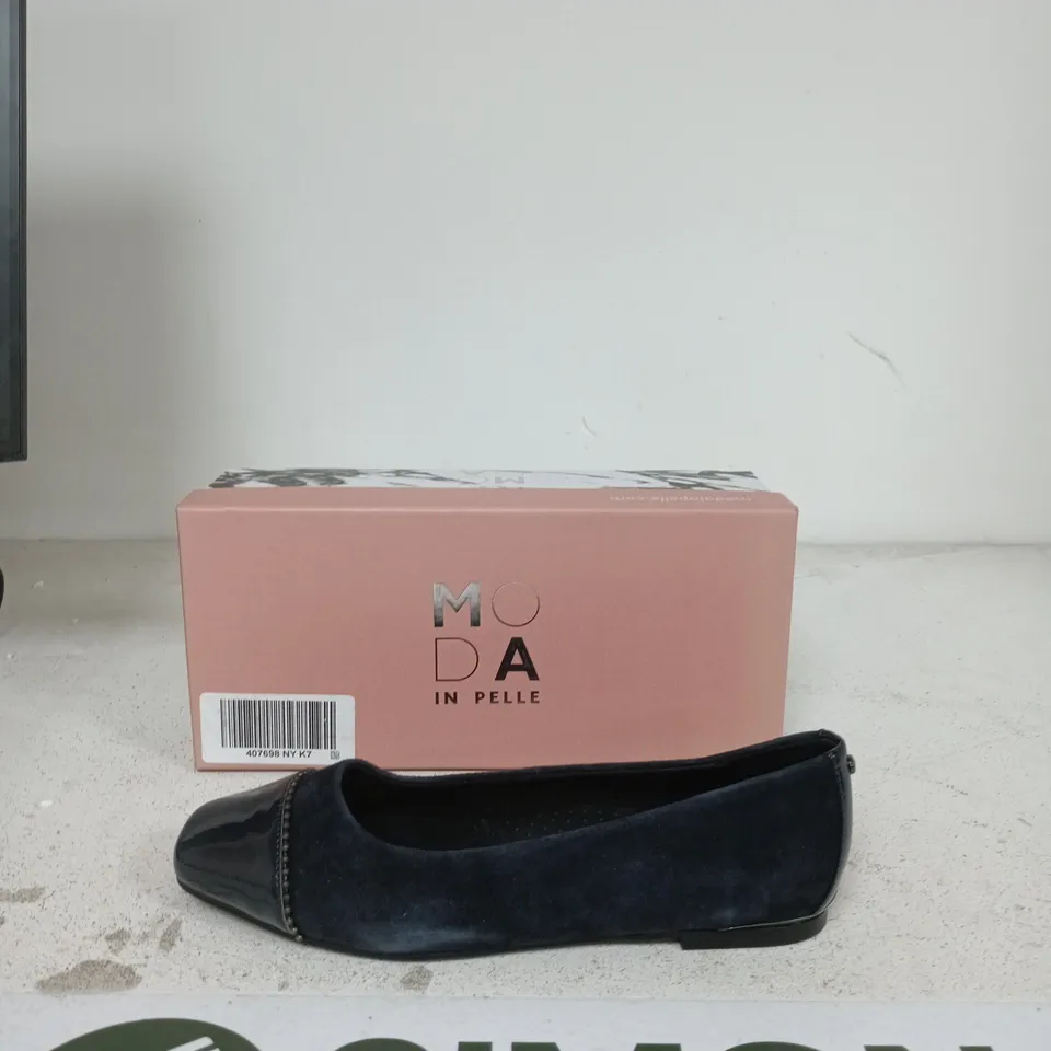 MODA IN PELLE NAVY SUEDE FLATS WITH PATENT TOE – WOMEN'S SHOES EU SIZE 40