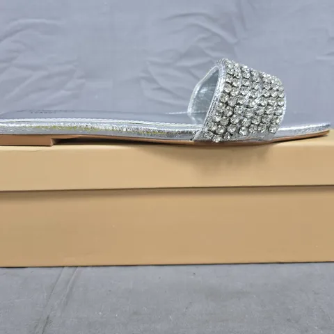 BOXED PAIR OF SIMMI LONDON OPEN TOE FLAT SANDALS IN METALLIC SILVER SIZE UK 5