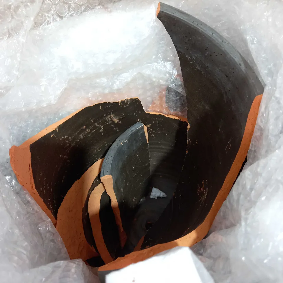MEDIUM TEXTURED PLANTER RRP £37.99