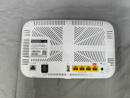 Lot 3846: PLUSNET HUB TWO – WIRELESS ROUTER (WHITE) - 5354001 | Simon ...