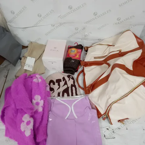 BOX OF APPROXIMATELY 18 ASSORTED ITEMS TO INCLUDE - DRESSES , JUMPERS , AND T-SHIRTS ETC