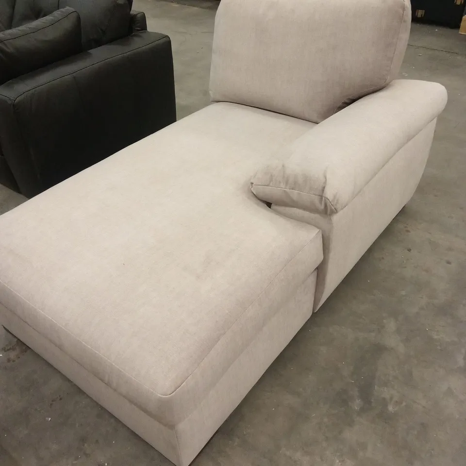 5 x ASSORTED DESIGNER SOFA PARTS