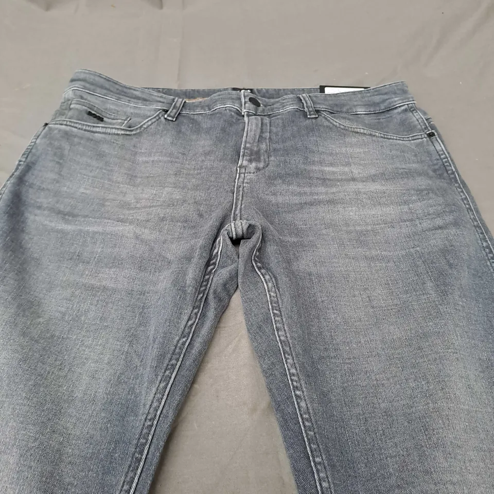 BOSS DELAWARE SLIM FIT BLACK DENIM JEANS - 34W