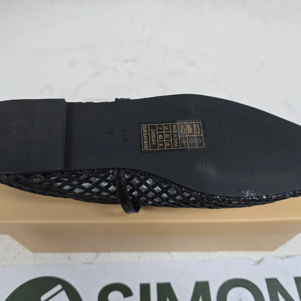 BOXED PAIR OF SIMMI LONDON CECILIA BLACK WOVEN SHOES - UK 7