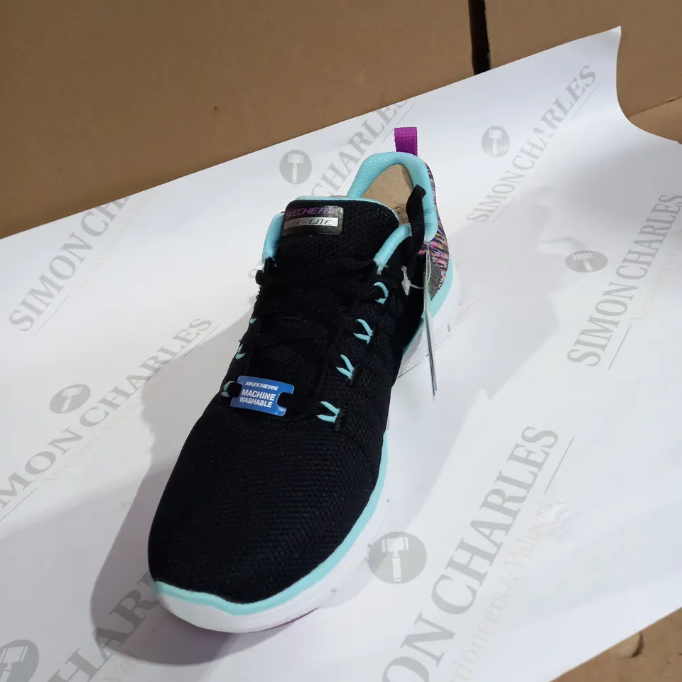 SKETCHERS BLUE SHOS SIZE 5