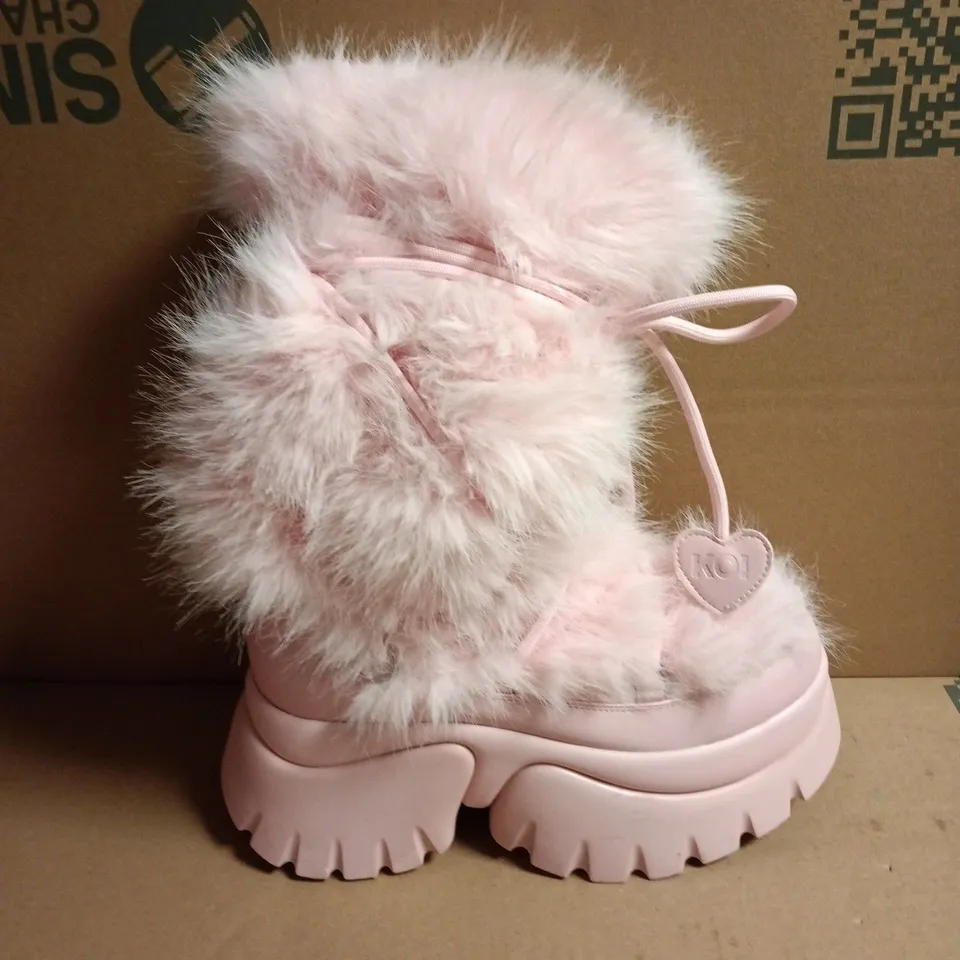 BOXED PAIR OF KOI KAWAII SASQUATCH FLUFFY SNOW BOOTS IN PINK SIZE UK 6