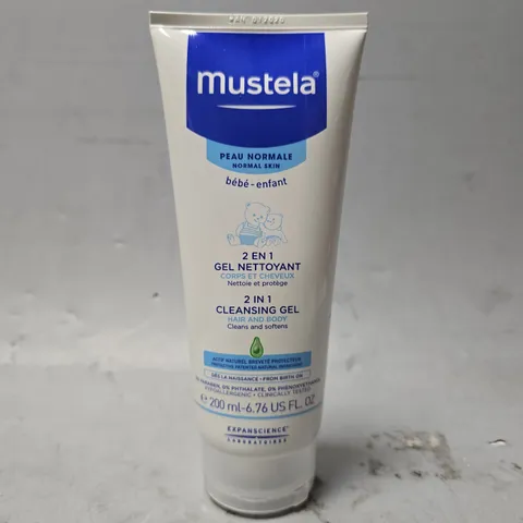 BOX OF APPROXIMATELY 25 MUSTELA 2 IN 1 CLEANSING GEL HAIR & BODY 