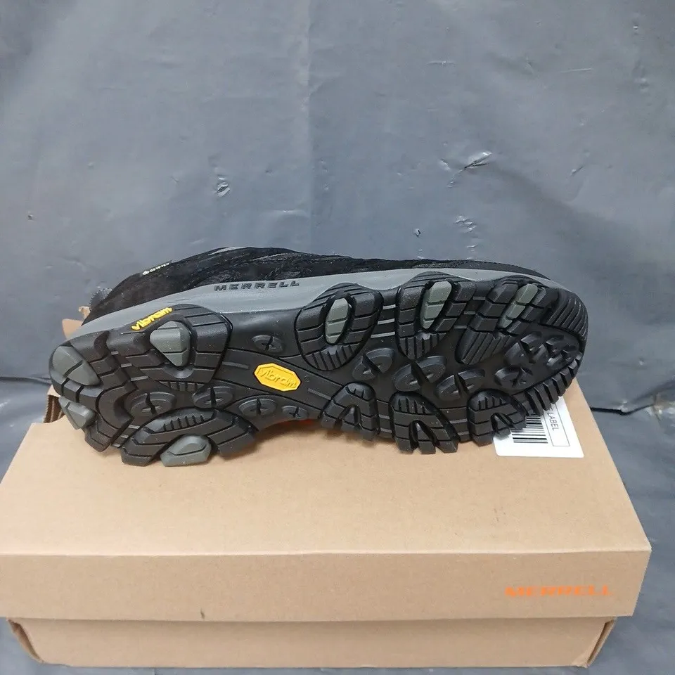 BOXED PAIR OF MERRELL MOAB 3 GTX TRAINERS - 10.5