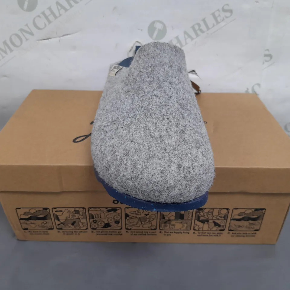BOXED PAIR OF MERCREDY SLIPPERS IN GREY EU SIZE 38