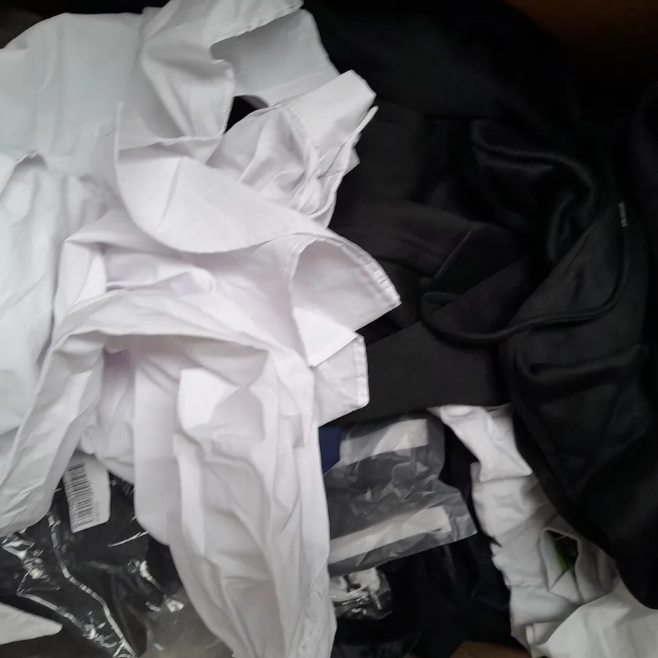 BOX OF APPROXIMATELY 20 ASSORTED CLOTHING AND FASHION ITEMS IN VARIOUS STYLES, SIZES, AND COLOURS - COLLECTION ONLY