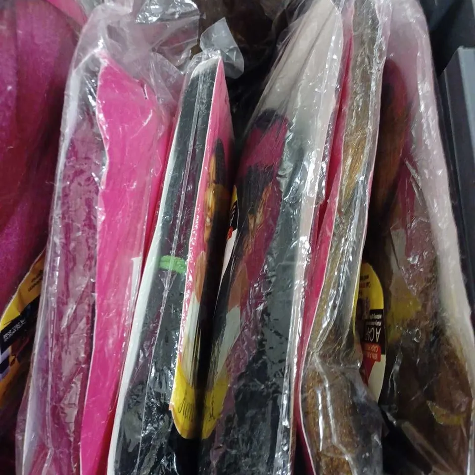 LOT OF APPROX 7 ASSORTED HAIR EXTENSION PIECES TO INCLUDE LIGHT BROWN, PINK, BLACK, ETC