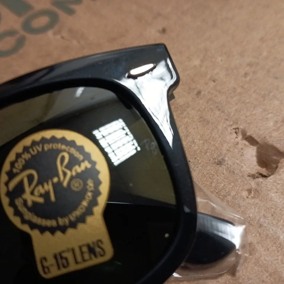 BOXED PAIR OF RAY BAN GLASSES WITH G-15 LENS IN CASE