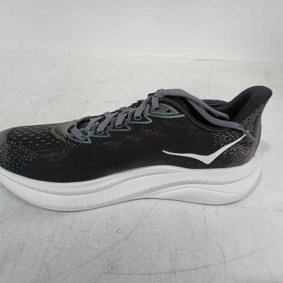 HOKA MACH 6 MEN'S RUNNING SHOES – UK 7, BLACK/WHITE