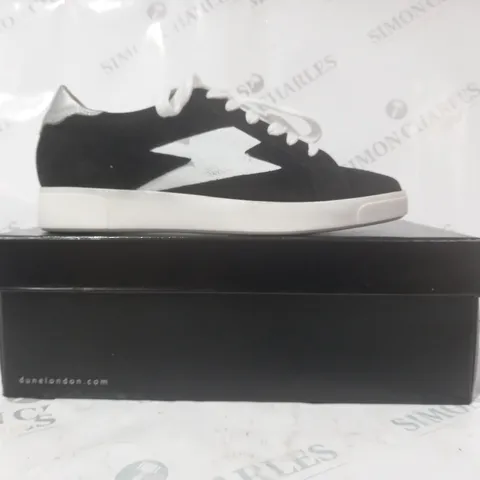 BOXED PAIR OF DUNE LONDON ENERGISED LIGHTNING BOLT TRAINERS IN BLACK/WHITE SIZE 6