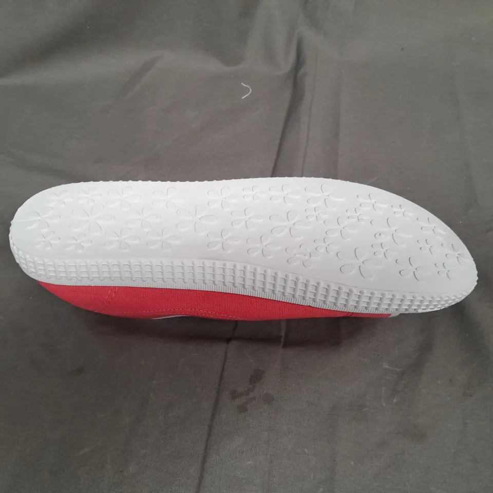 BOX OF APPROX 30 GEORGE FLAT TRAINERS IN RED - SIZE 7