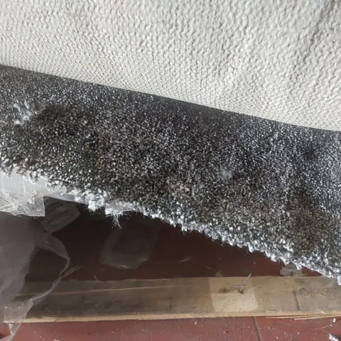 ROLL OF QUALITY EC HEARTLAND WROUGHT CARPET - APPROXIMATELY 3.5 x 5m