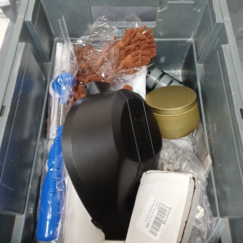 BOX OF APPROXIMATELY 15 ASSORTED HOUSEHOLD ITEMS TO INCLUDE BIO LAUNDRY SHEETS, FABRIC DYE AND PADLOCKS
