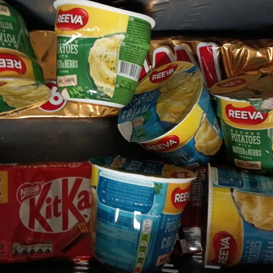 APPROXIMATELY 10 ASSORTED FOOD AND DRINK ITEMS TO INCLUDE HARIBO, REEVA, KITKAT, ETC