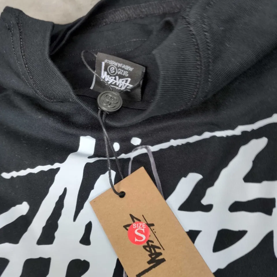 BLACK GRAPHIC T-SHIRT WITH WHITE LOGO AND DICE MOTIF STUSSY