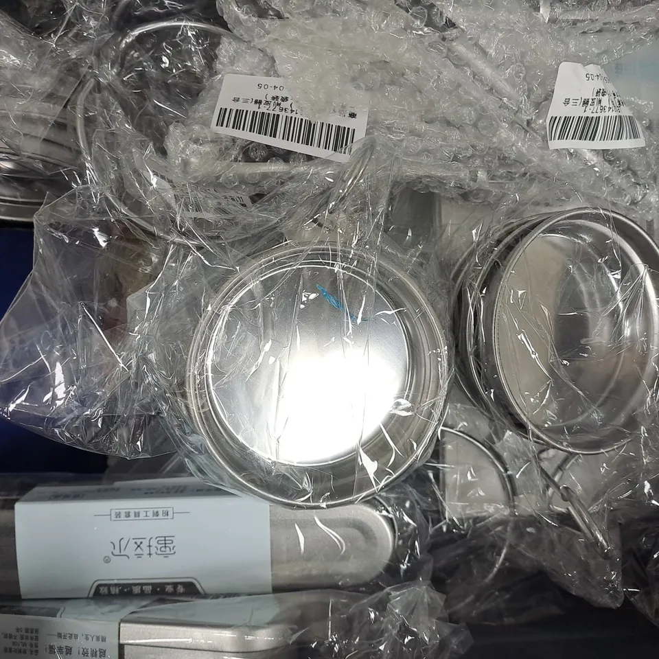 APPROXIMATELY 15 ASSORTED HOUSEHOLD ITEMS TO INCLUDE FOOD STORAGE CONTAINER, ETC