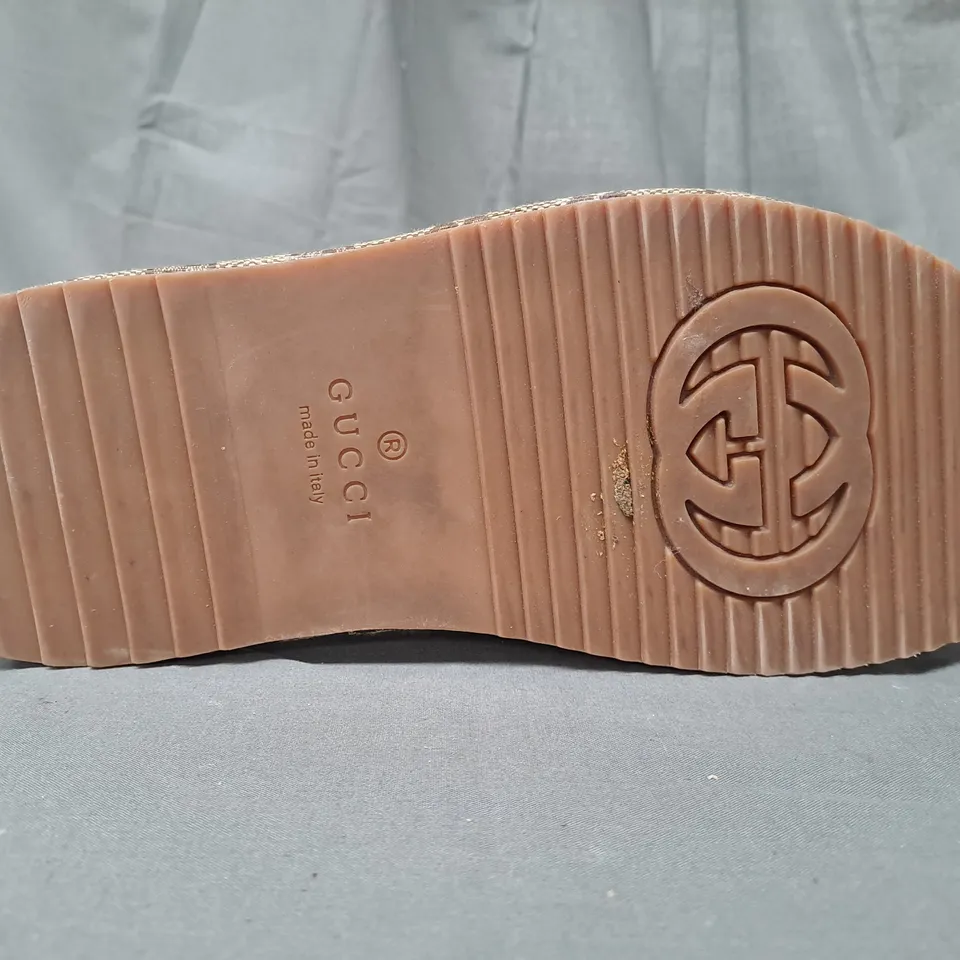 PAIR OF GUCCI PLATFORM SLIDERS EU SIZE 41