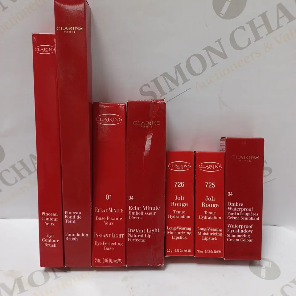 LOT OF APPROX 50 ASSORTED CLARINS PRODUCTS TO INCLUDE INSTANT LIGHT NATURAL PERFECTOR, MOISTURIZING LIPSTICK 726, WATERPROOF EYESHADOW COLOUR, ETC