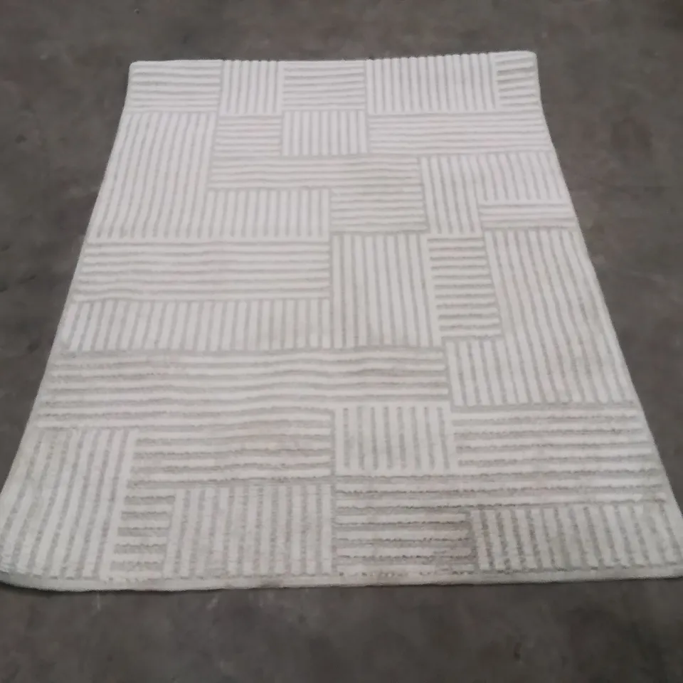 QUALITY DESIGNER AREA RUG - APPROXIMATELY 185X130CM