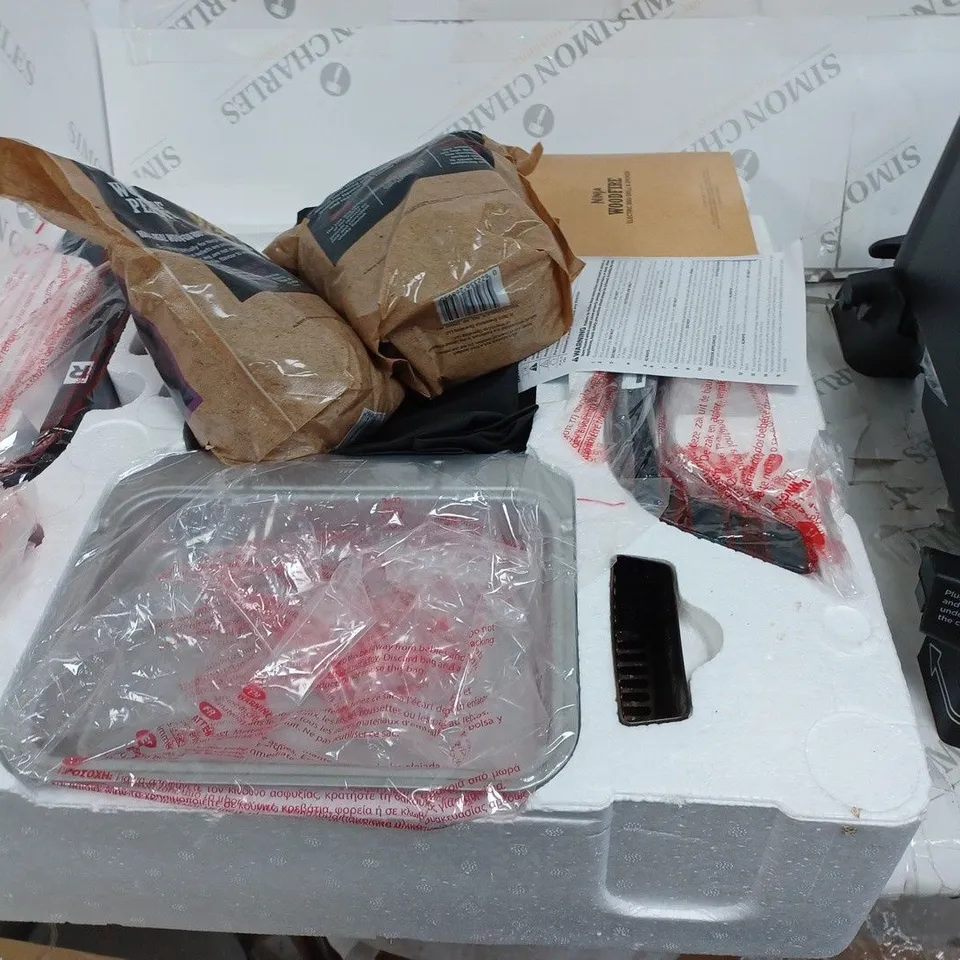 NINJA WOODFIRE ELECTRIC BBQ GRILL & SMOKER OG701UKQ