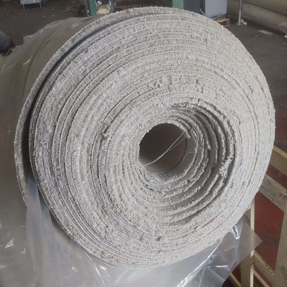 ROLL OF QUALITY EC FREEDOM ISSUE CARPET - APPROXIMATELY 4 x 9m