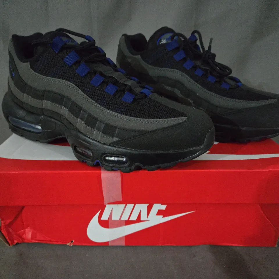 BOXED PAIR OF NIKE AIR MAX 95 SHOES IN BLACK/GREY/BLUE UK SIZE 8