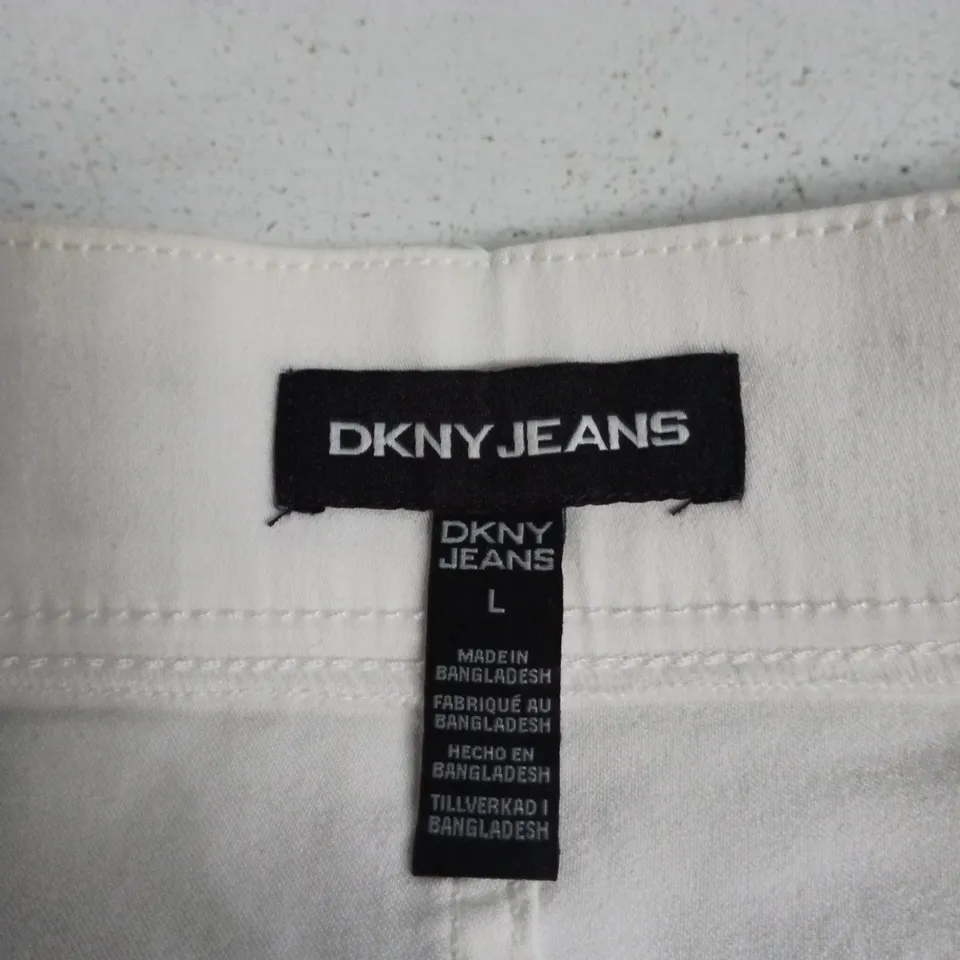 DKNY JEANS WHITE SHORTS – UK L (WOMEN'S)