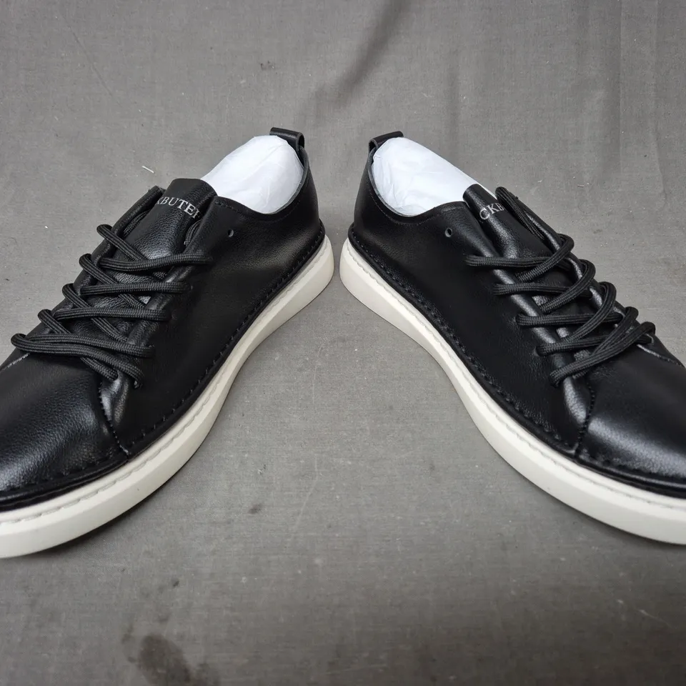 BOXED PAIR OF MACKBUTEFR SHOES IN BLACK EU SIZE 43