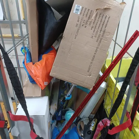 APPROXIMATELY 10 ASSORTED HOUSEHOLD/TOY PRODUCTS TO INCLUDE TOILETS SEATS, WEIGHTS, SCOOTER ETC - COLLECTION ONLY 