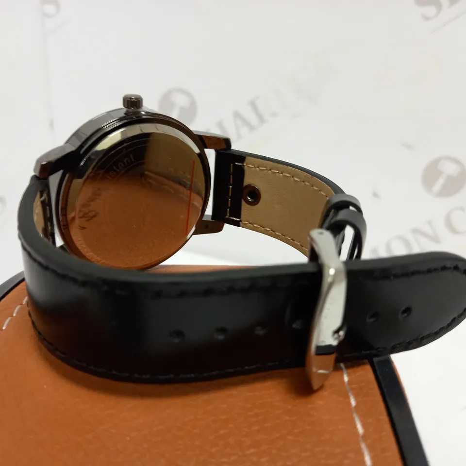 LA BANUS BLACK & WHITE DIAL LEATHER STRAP WRISTWATCH 