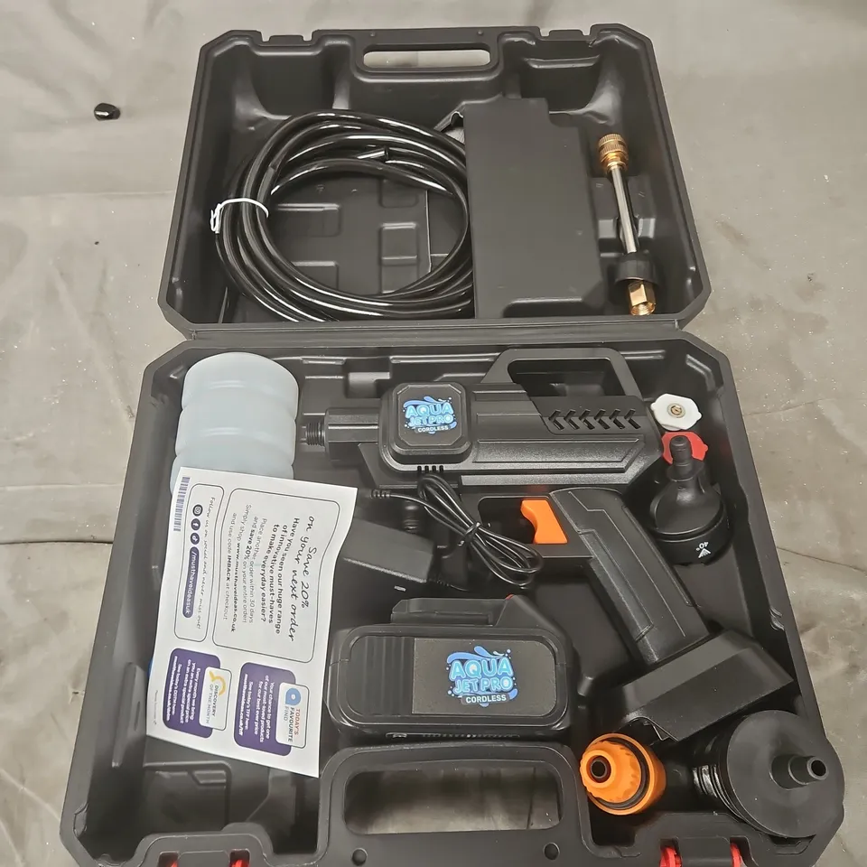 AQUA JET PRO CORDLESS WATER JET SPRAYER KIT (IN CASE)